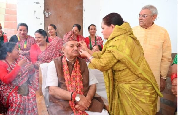 भाईदूज के पर्व पर बहनों के बीच पहुंचे कैबिनेट मंत्री गणेश जोशी