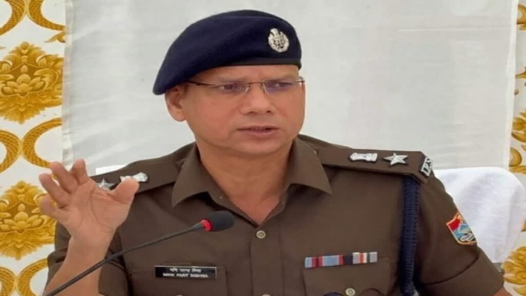 एसएसपी मणिकांत मिश्रा ने किसान आत्महत्या मामले में कई पुलिस अधिकारियों को लापरवाही बरतने पर किया निलंबित और लाइन हाजिर