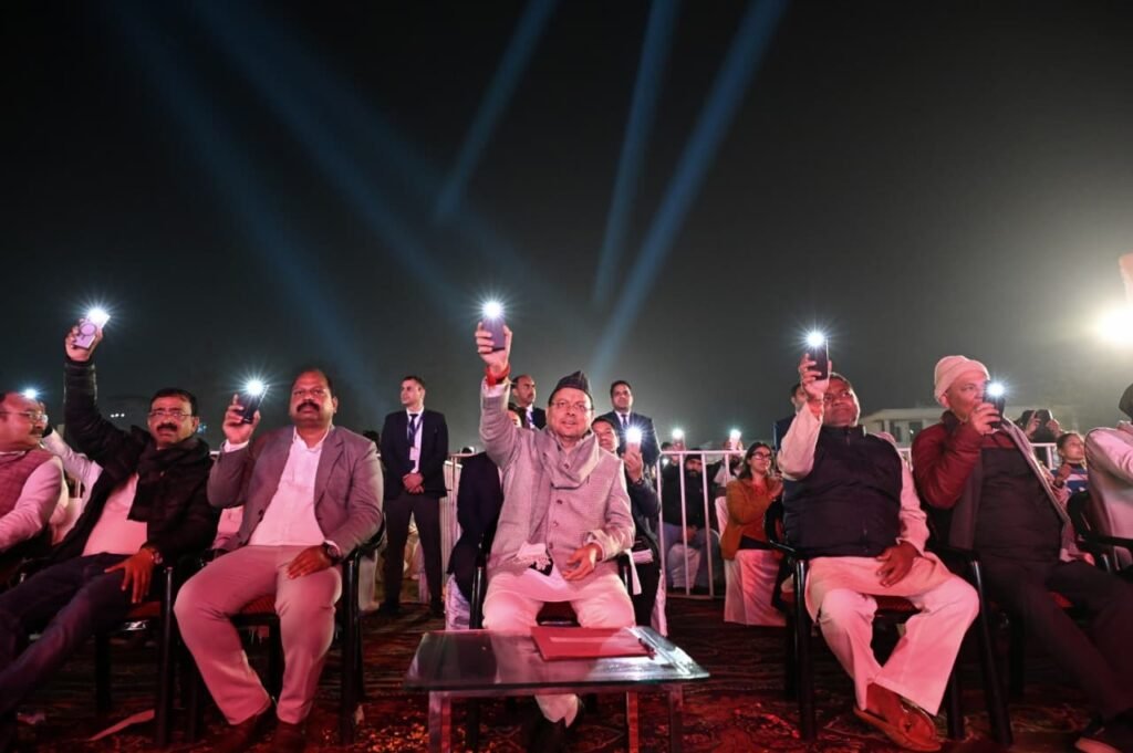 विंटर कार्निवाल में शामिल हुए मुख्यमंत्री धामी, युवाओं का बढ़ाया उत्साह