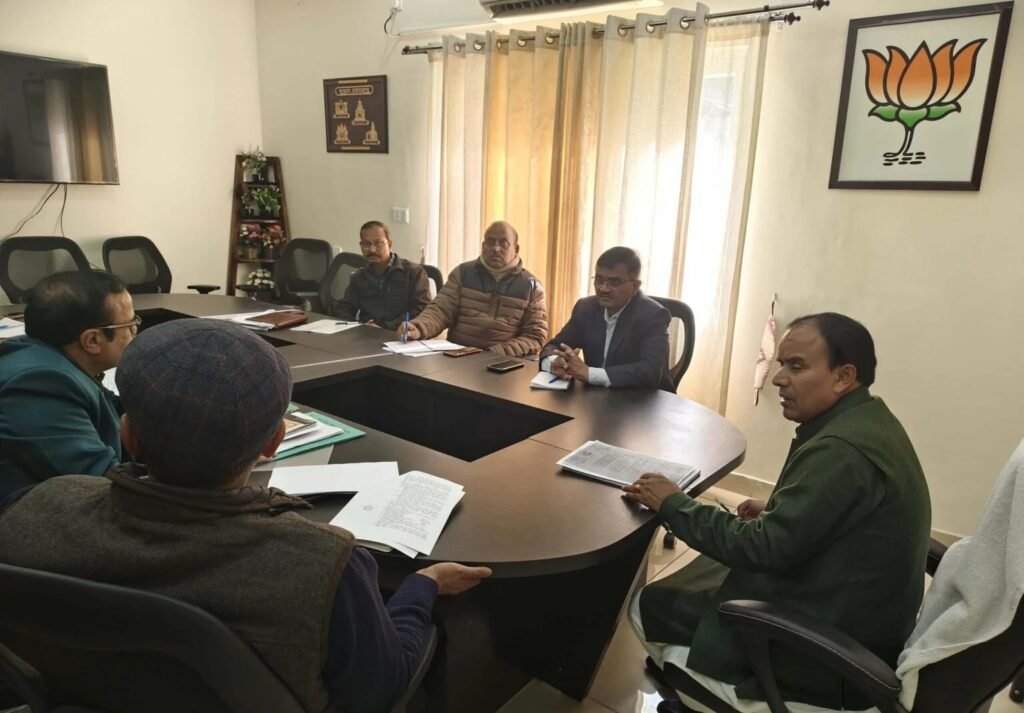 शिक्षा मंत्री डॉ. धन सिंह रावत ने शिक्षा विभाग की ली समीक्षा बैठक