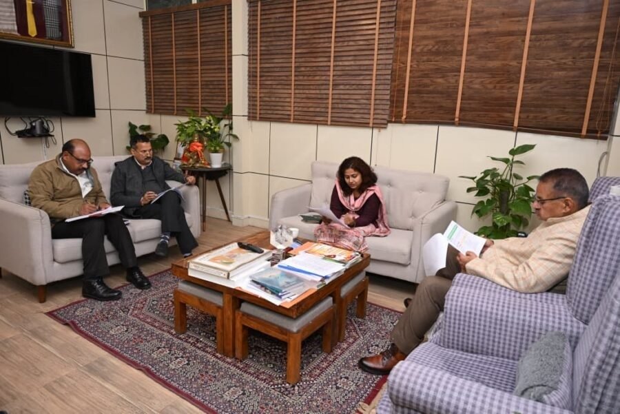 ग्राम्य विकास मंत्री गणेश जोशी ने की रूरल एंटरप्राइज एक्सेलेरेशन प्रोजेक्ट-ग्रामोत्थान की विभागीय समीक्षा