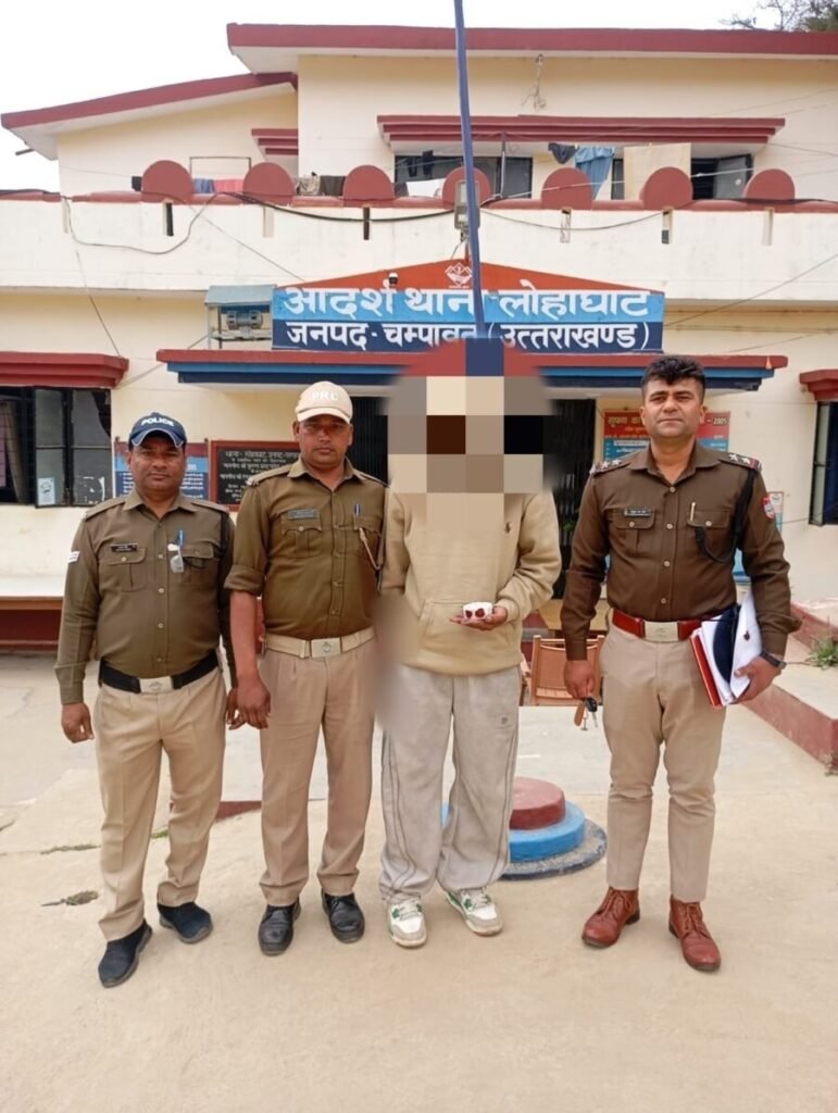 एसपी रेखा यादव का नशा तस्करों पर कड़ा प्रहार, लोहाघाट पुलिस ने 04.10 ग्राम अवैध स्मैक के साथ एक तस्कर किया गिरफ्तार