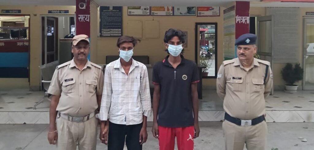 ऑपरेशन प्रहार के अंतर्गत शांति भंग करने वाले 2 युवकों को श्रीनगर पुलिस ने किया गिरफ्तार