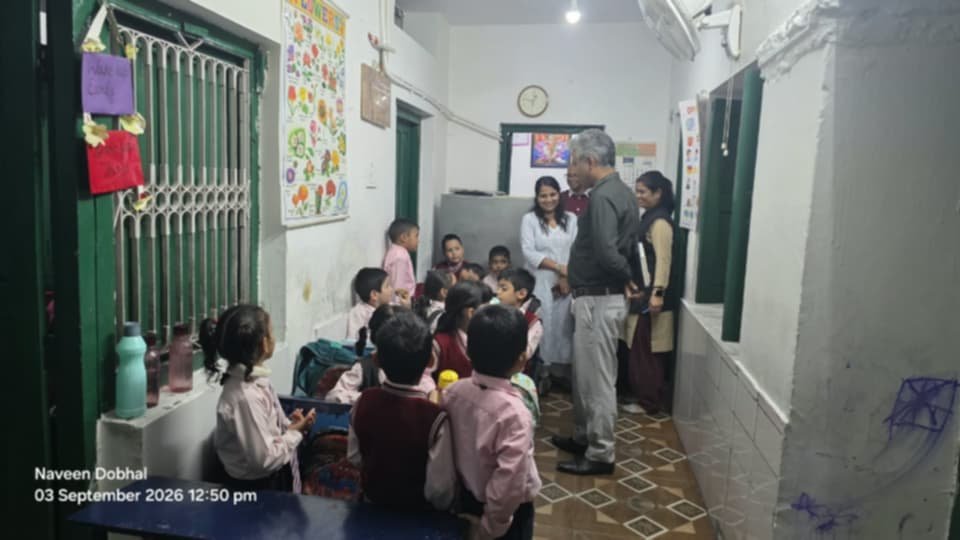 पौड़ी गढ़वाल : मान्यता प्राप्त स्कूल की आड़ में बिना मान्यता चल रही अकादमी में पढ़ते मिले छात्र