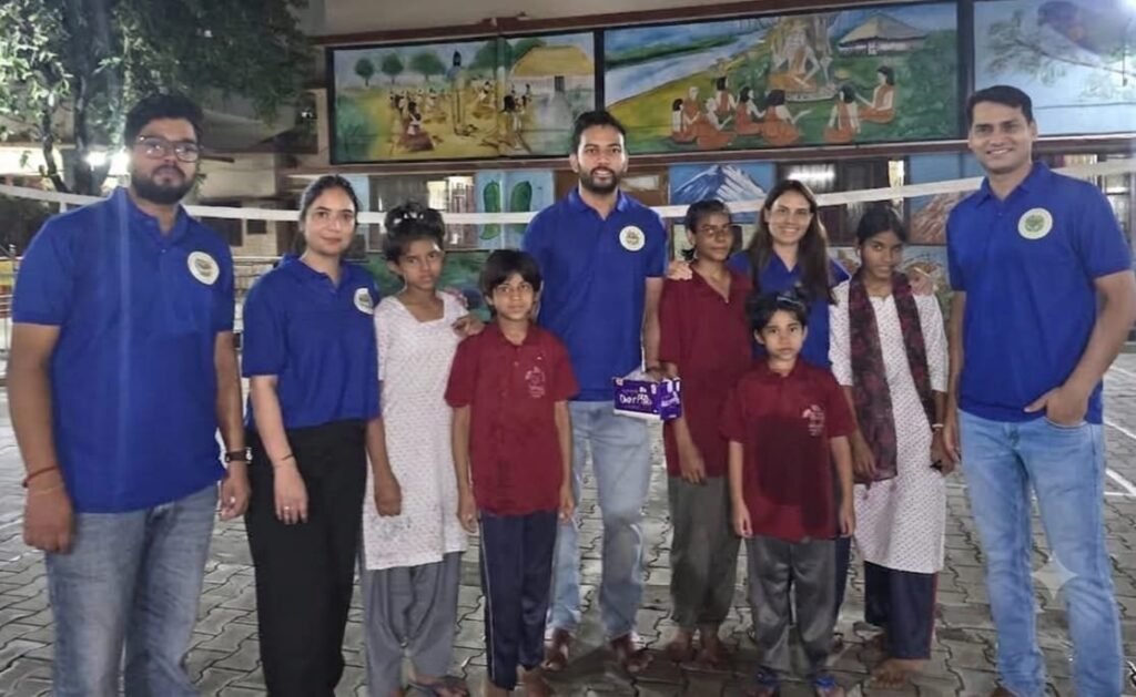 उत्तराखंड सचिवालय कार्मिकों ने पेश की अनूठी मिसाल, शासकीय जिम्मेदारियों के साथ जनसेवा को बनाया मिशन, वृद्धाश्रम पहुंचकर बुजुर्गों का जाना हाल, फल-जूस व ड्राई फ्रूट्स किए वितरित